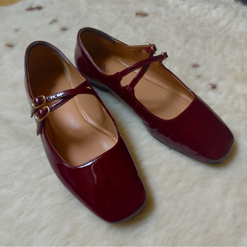 Burgundy Mary Jane patent leather Flats